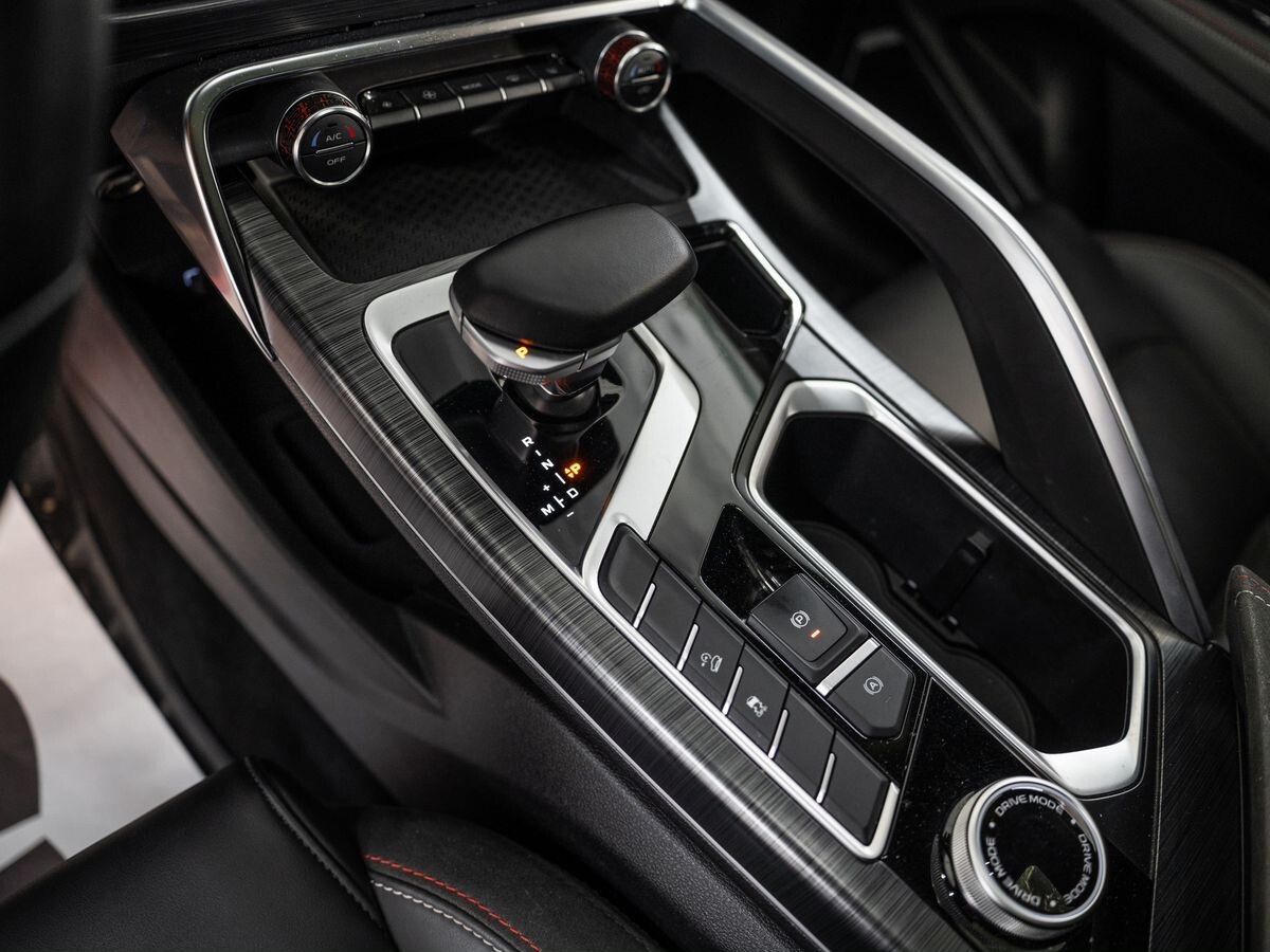 Geely Tugella 2024 - фото автомобиля