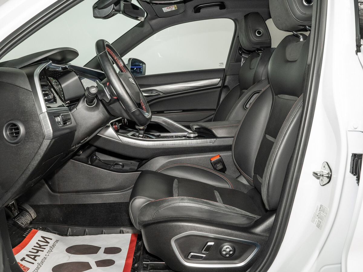 Geely Tugella 2024 - фото автомобиля