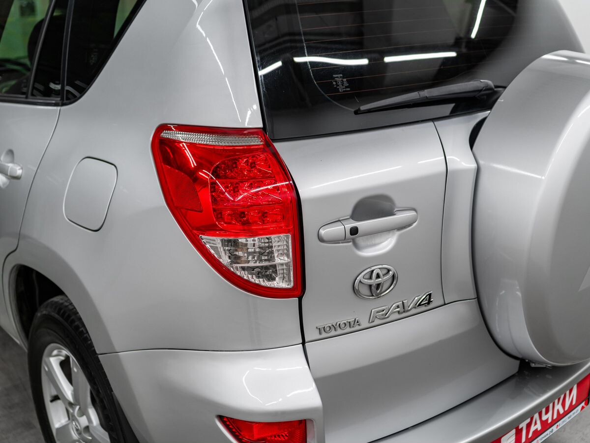 Toyota RAV4 2008 - фото автомобиля