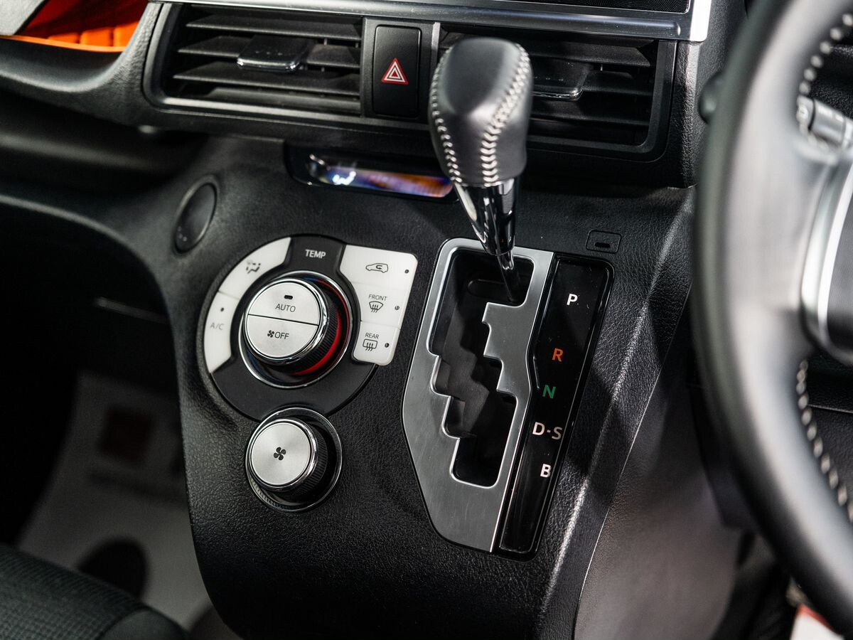 Toyota Sienta 2019 - фото автомобиля