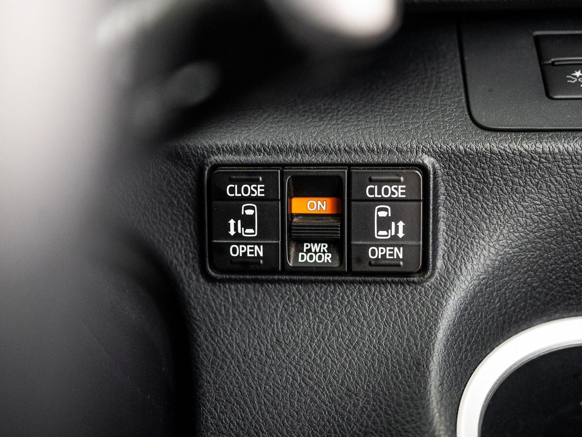 Toyota Sienta 2019 - фото автомобиля