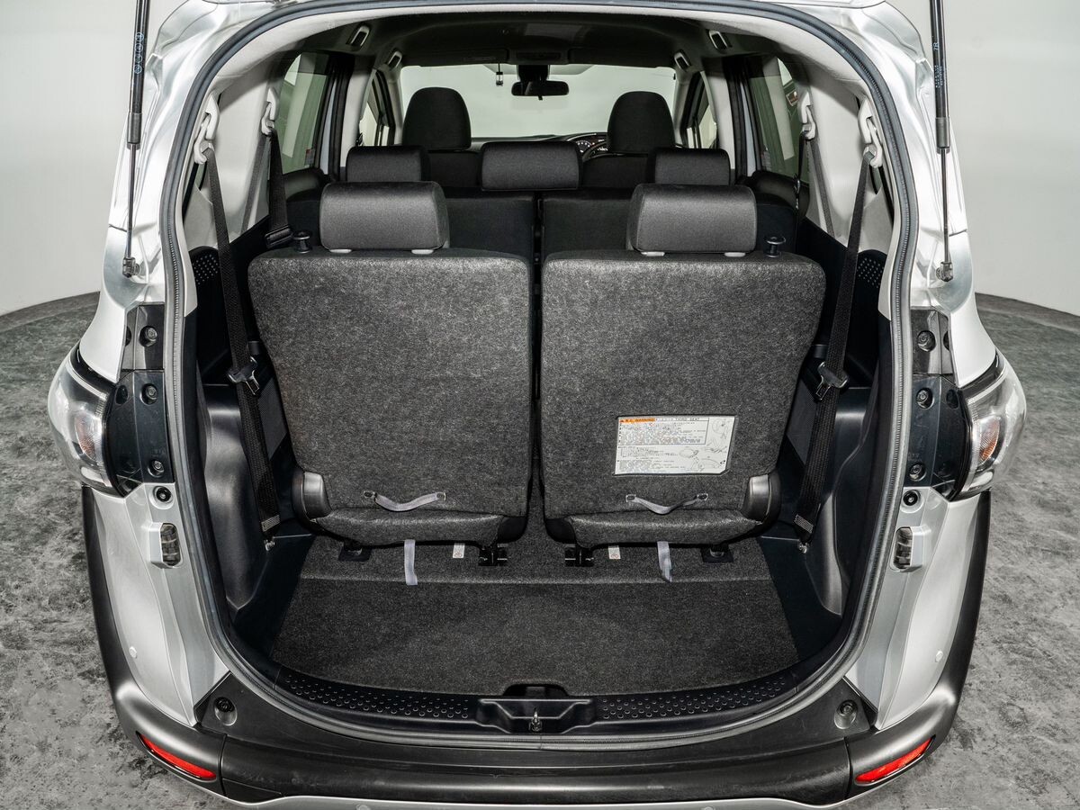 Toyota Sienta 2019 - фото автомобиля