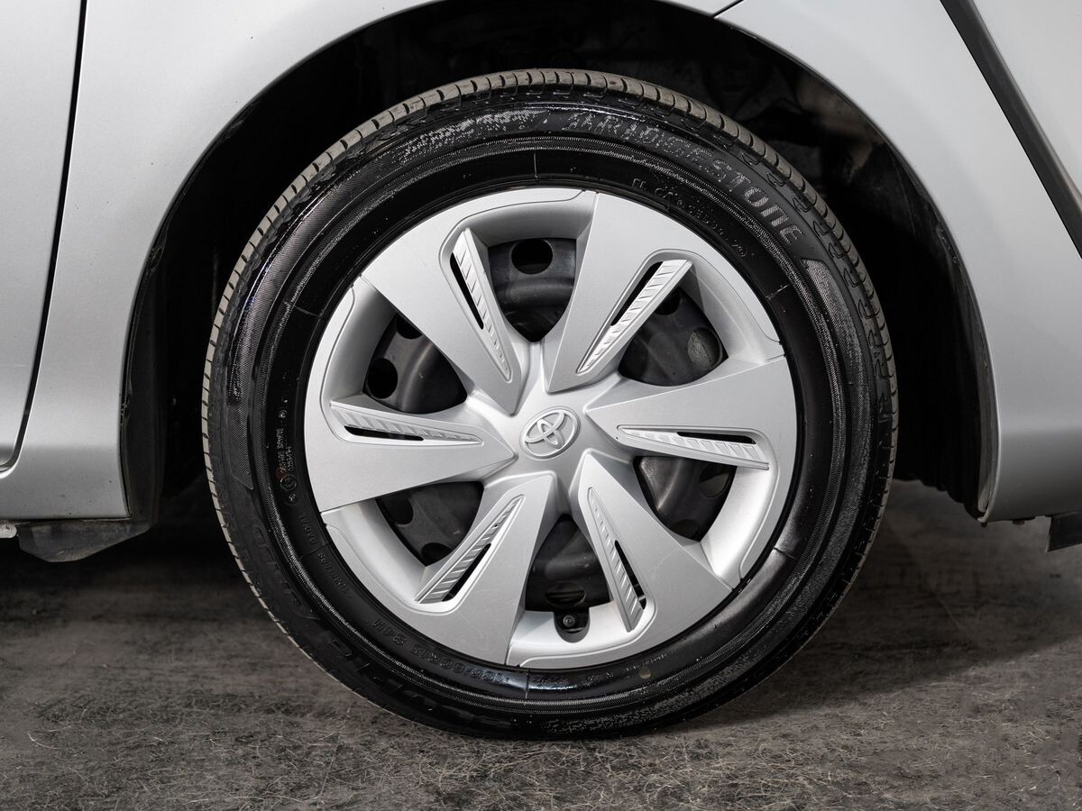 Toyota Sienta 2019 - фото автомобиля