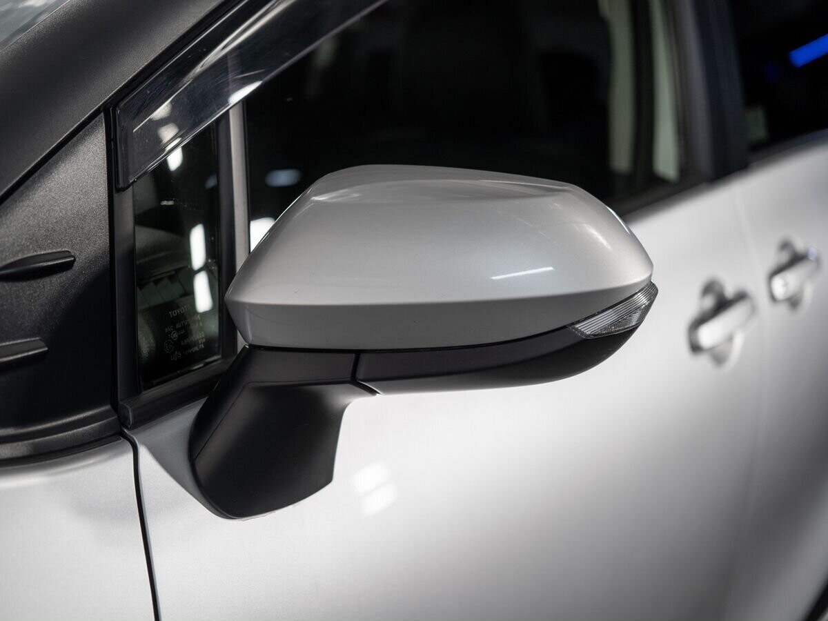 Toyota Sienta 2019 - фото автомобиля