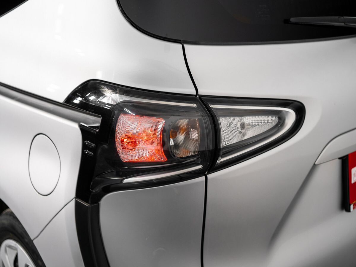 Toyota Sienta 2019 - фото автомобиля