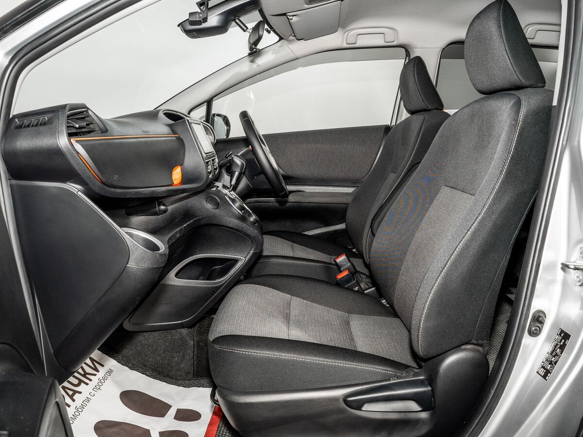 Toyota Sienta 2019 - фото автомобиля