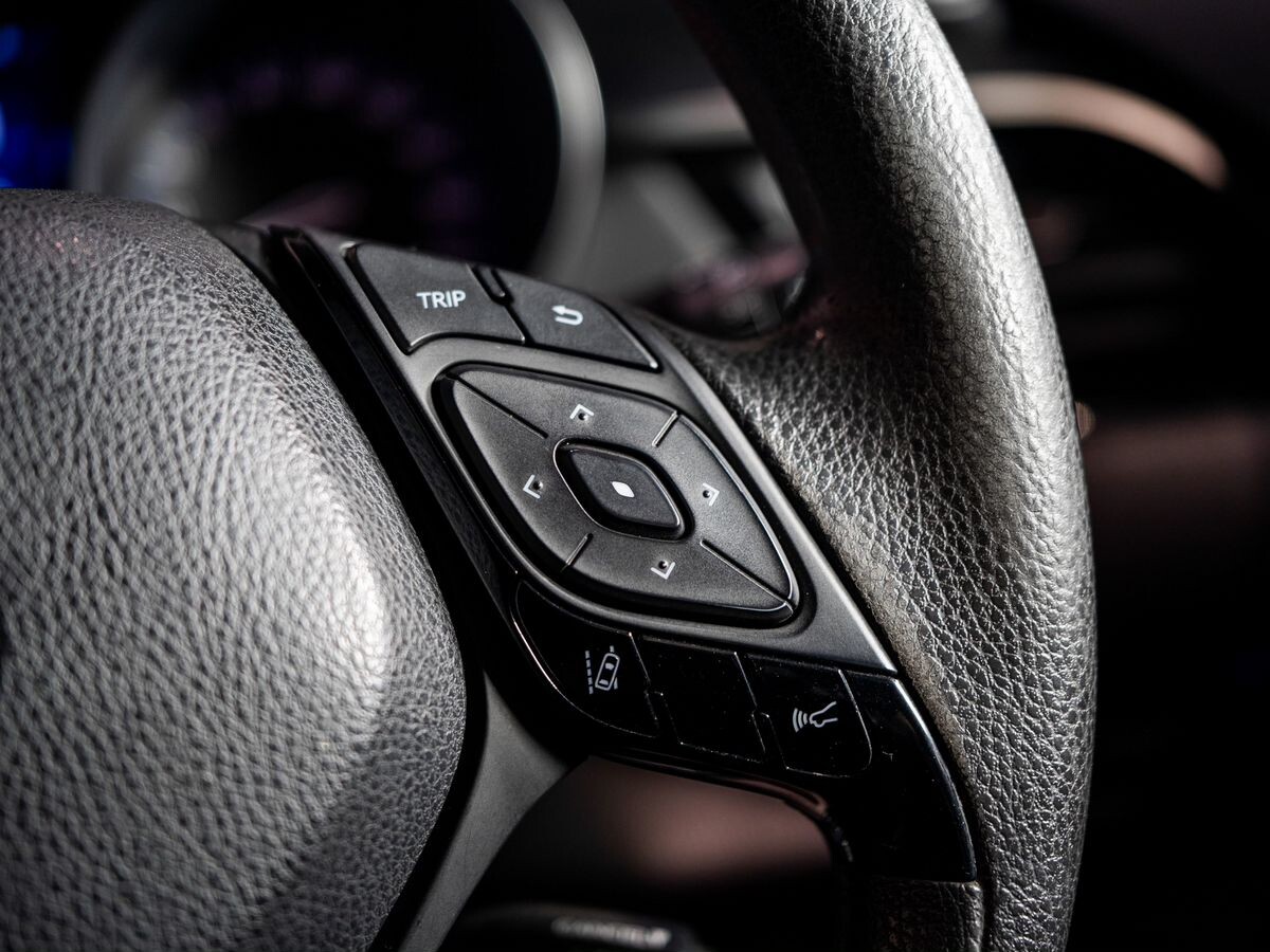 Toyota C-HR 2019 - фото автомобиля