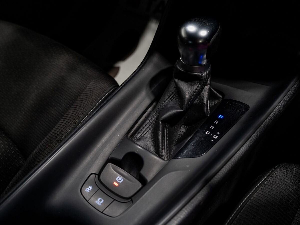 Toyota C-HR 2019 - фото автомобиля