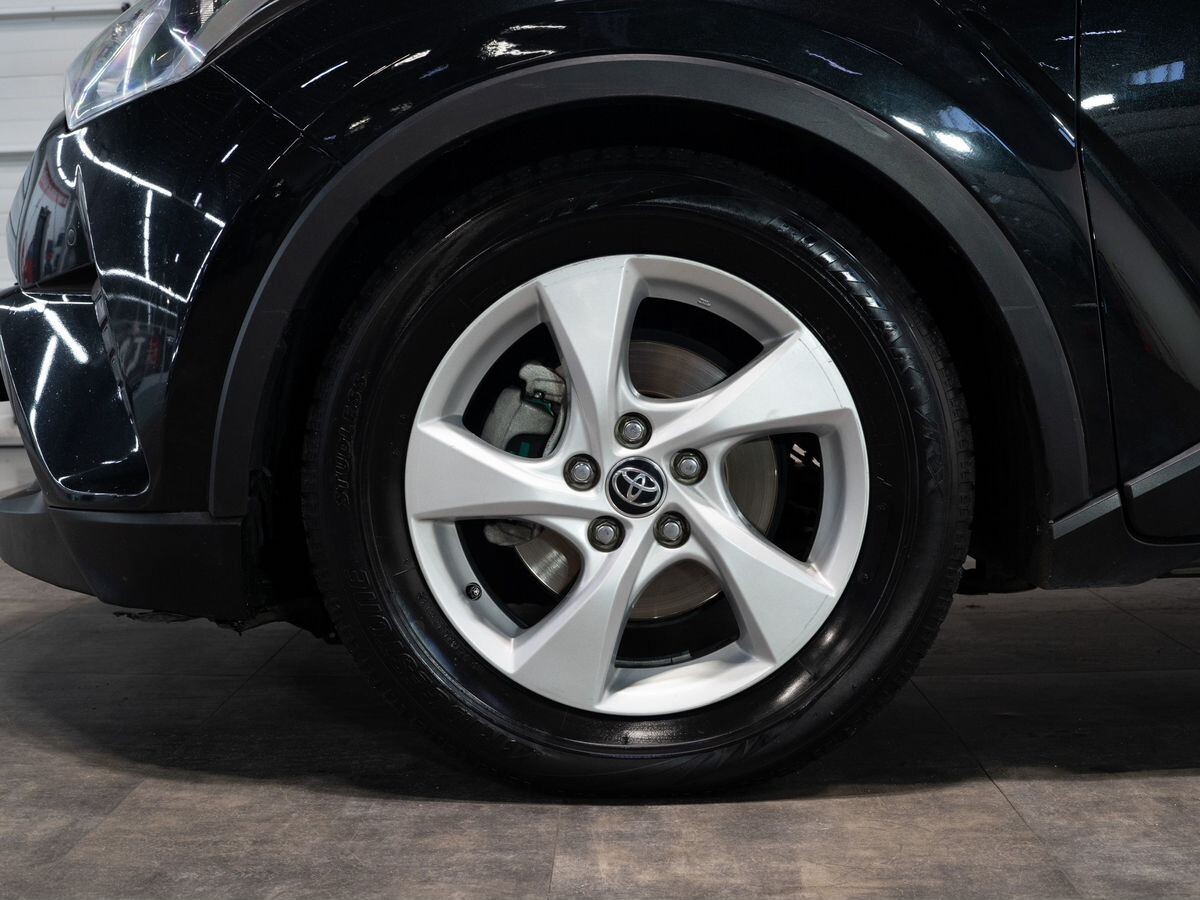 Toyota C-HR 2019 - фото автомобиля