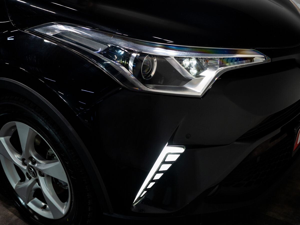 Toyota C-HR 2019 - фото автомобиля