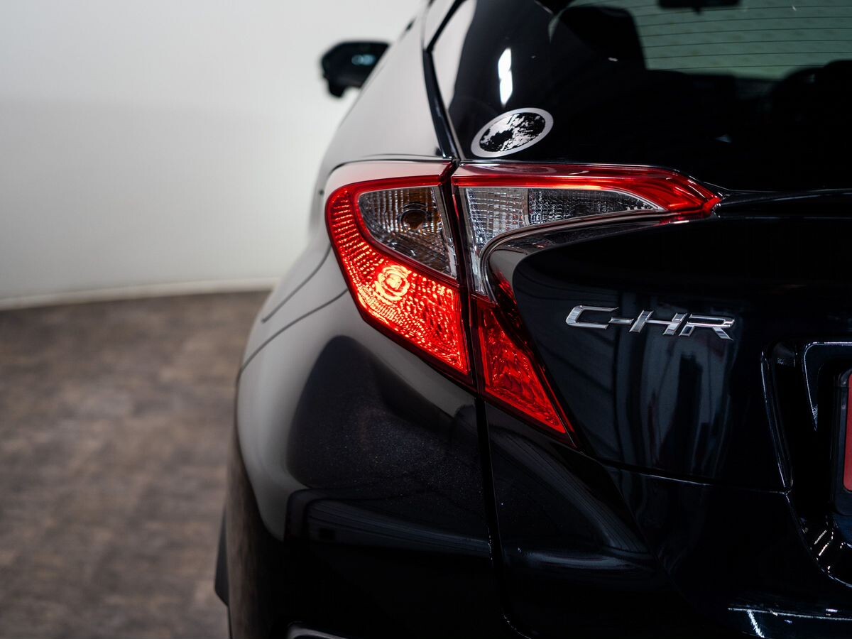 Toyota C-HR 2019 - фото автомобиля
