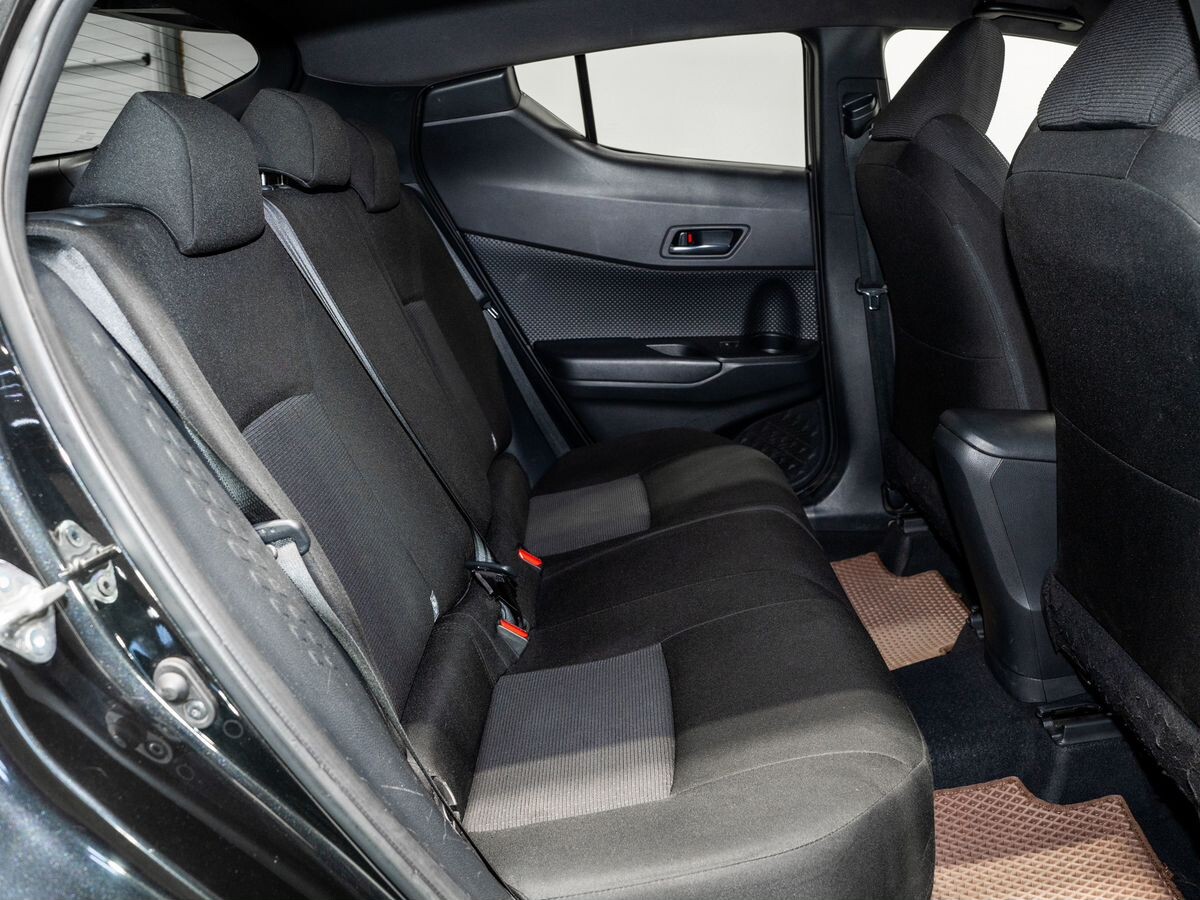 Toyota C-HR 2019 - фото автомобиля