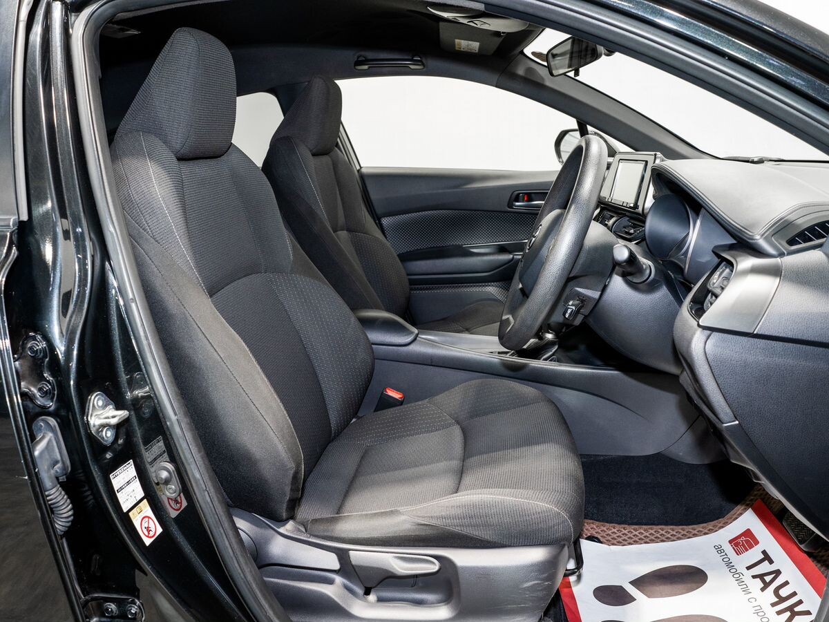 Toyota C-HR 2019 - фото автомобиля