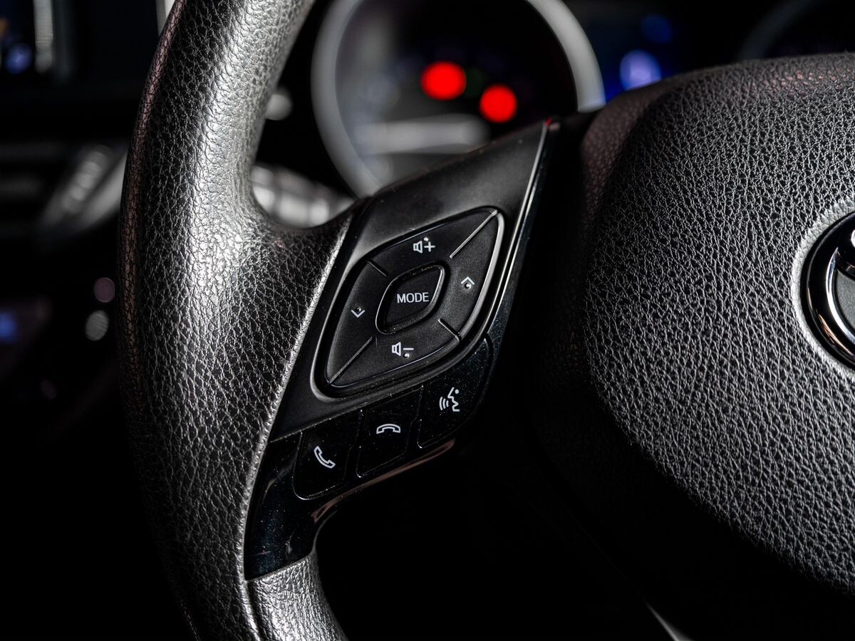 Toyota C-HR 2019 - фото автомобиля