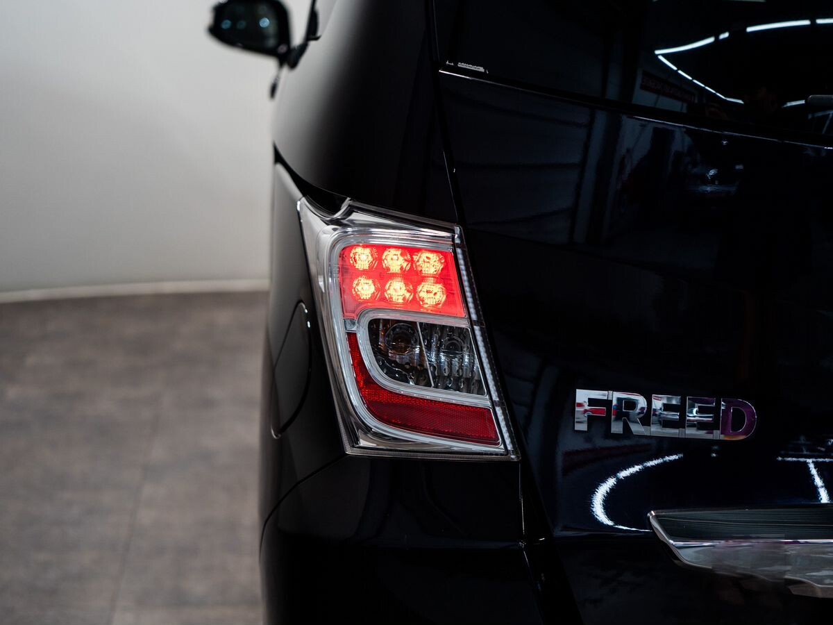 Honda Freed 2012 - фото автомобиля