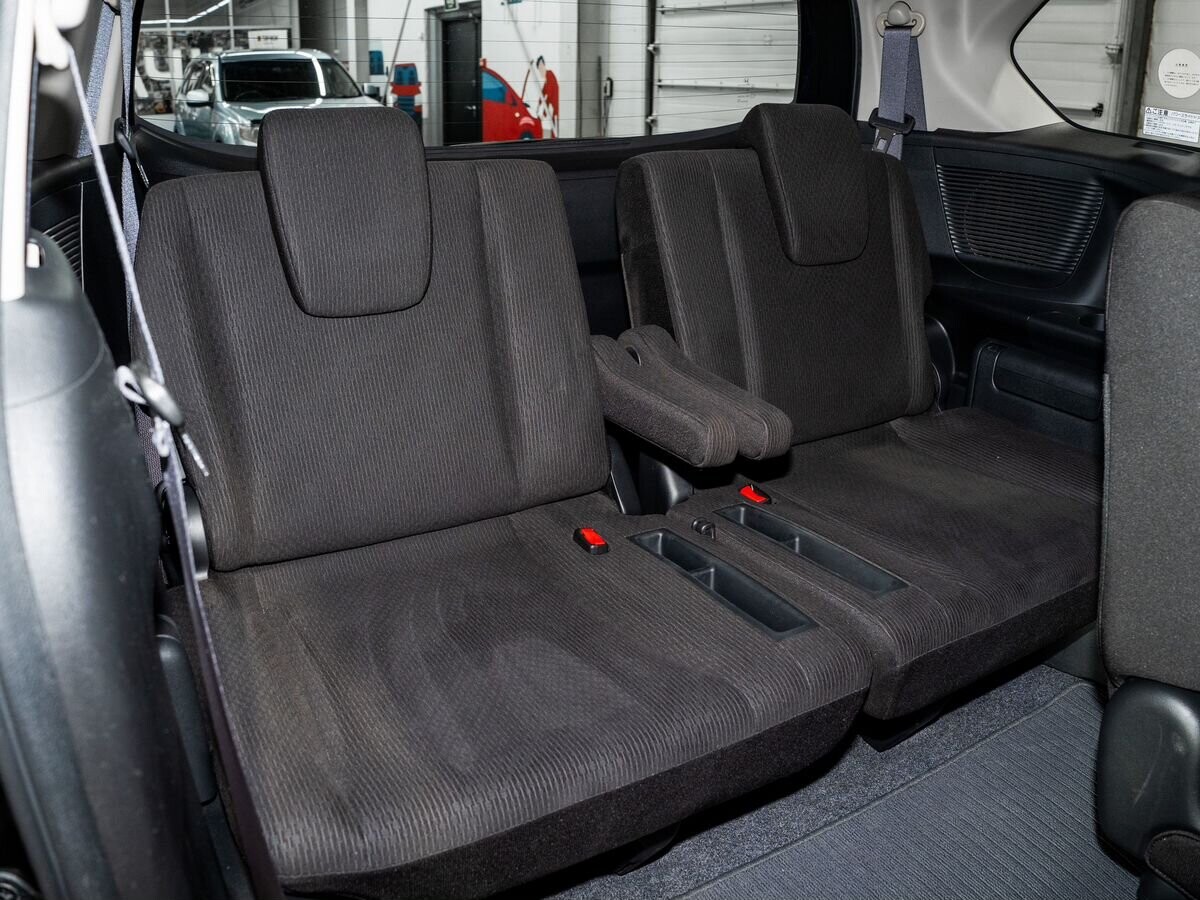 Honda Freed 2012 - фото автомобиля