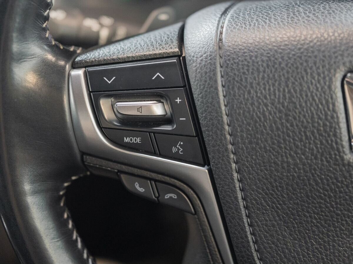 Toyota Crown 2018 - фото автомобиля