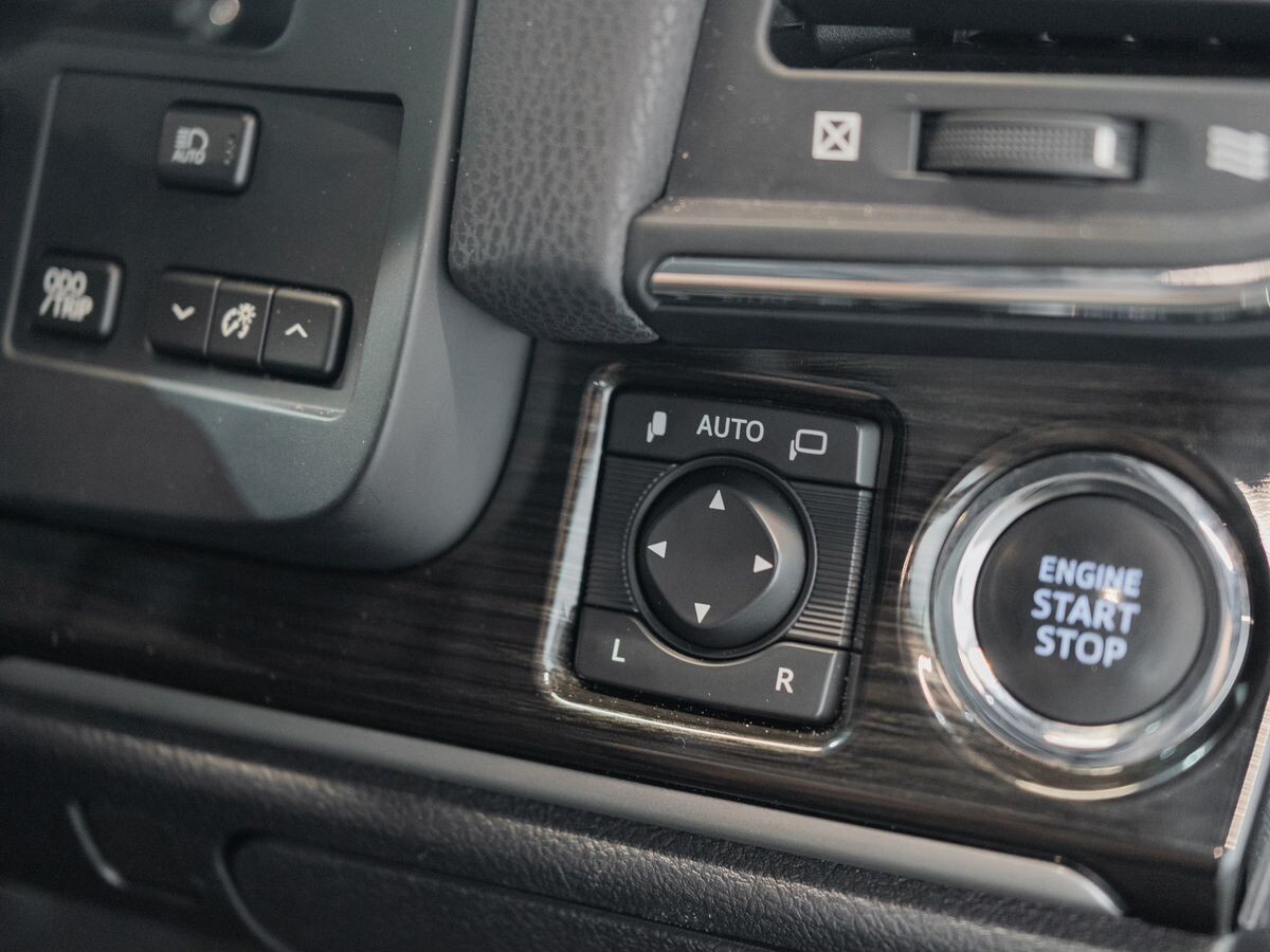 Toyota Crown 2018 - фото автомобиля