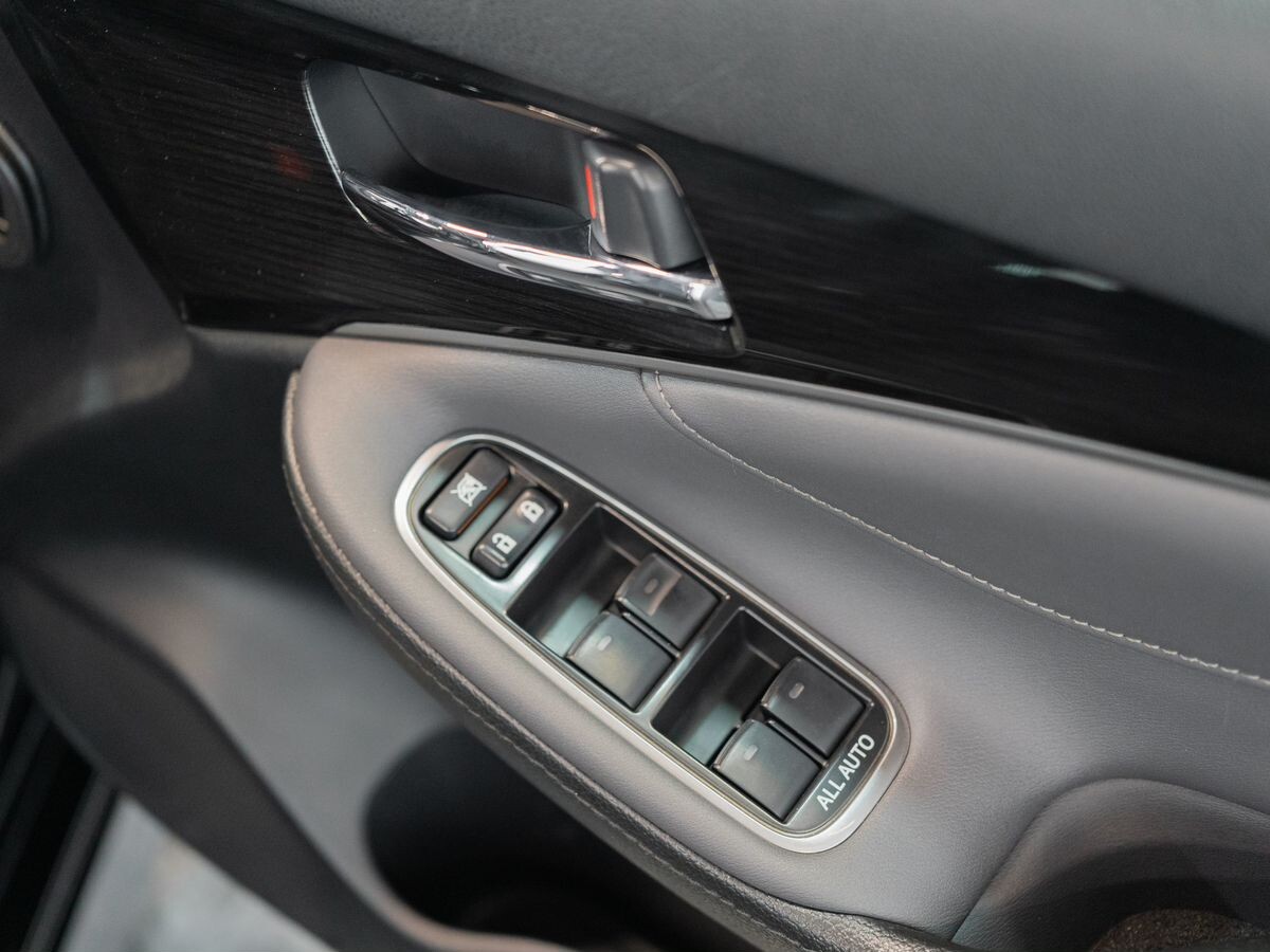 Toyota Crown 2018 - фото автомобиля