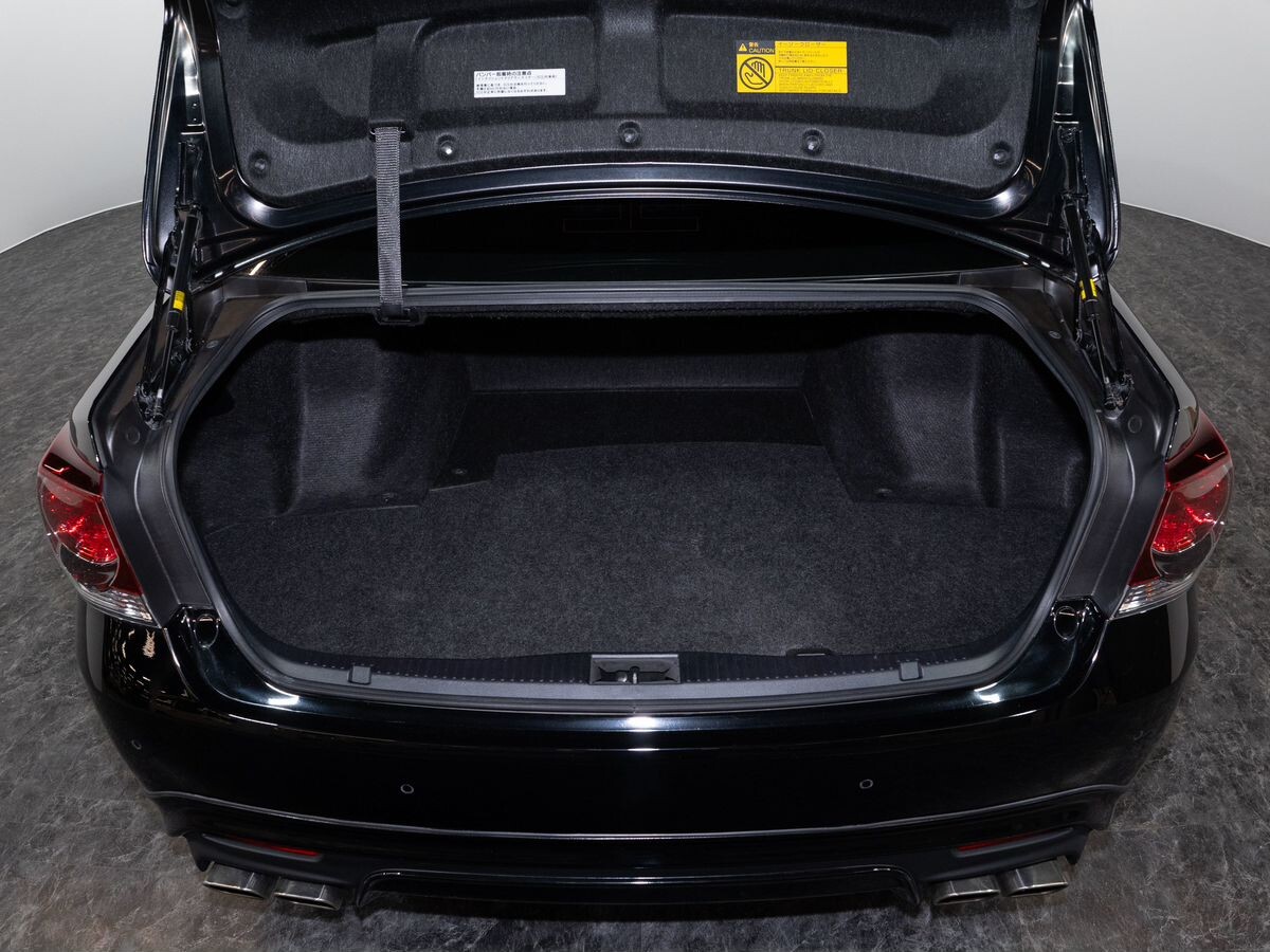 Toyota Crown 2018 - фото автомобиля