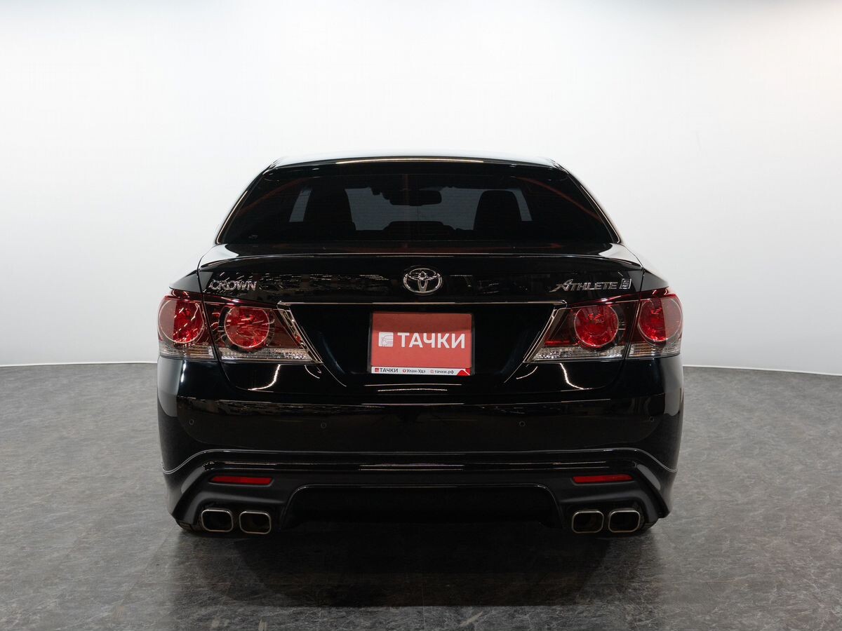 Toyota Crown 2018 - фото автомобиля