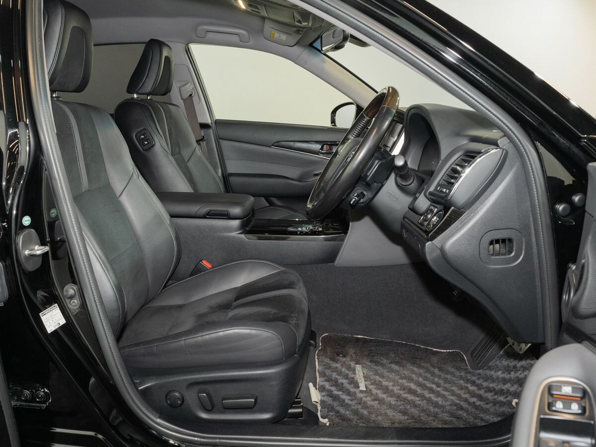 Toyota Crown 2018 - фото автомобиля