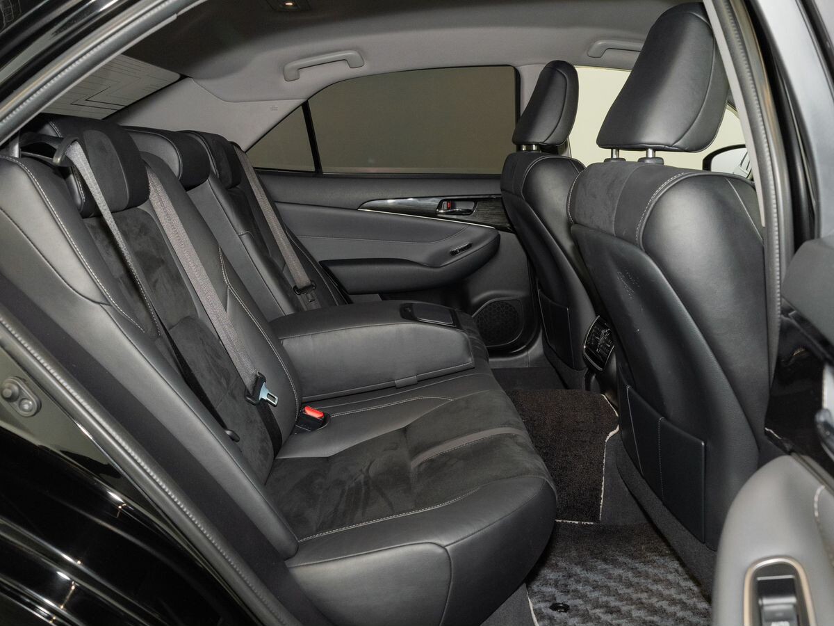 Toyota Crown 2018 - фото автомобиля