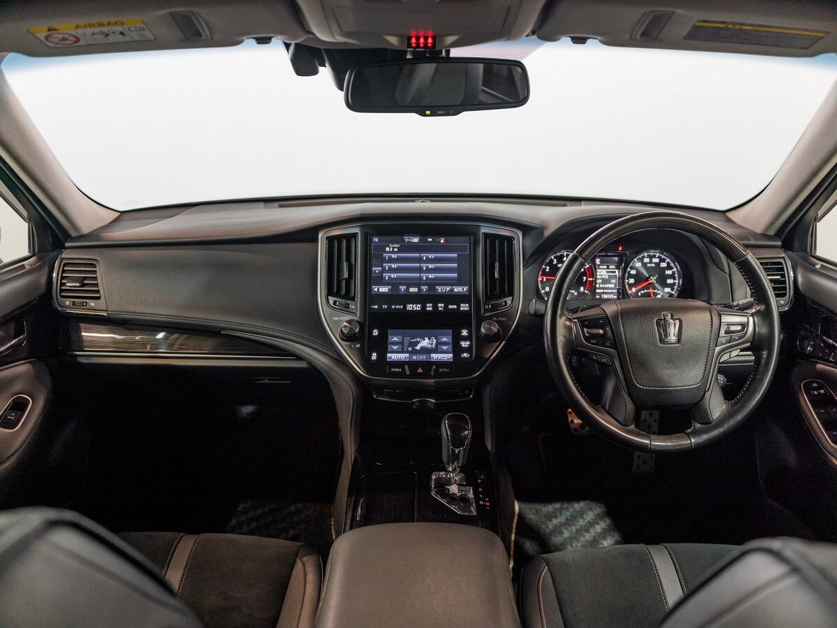 Toyota Crown 2018 - фото автомобиля