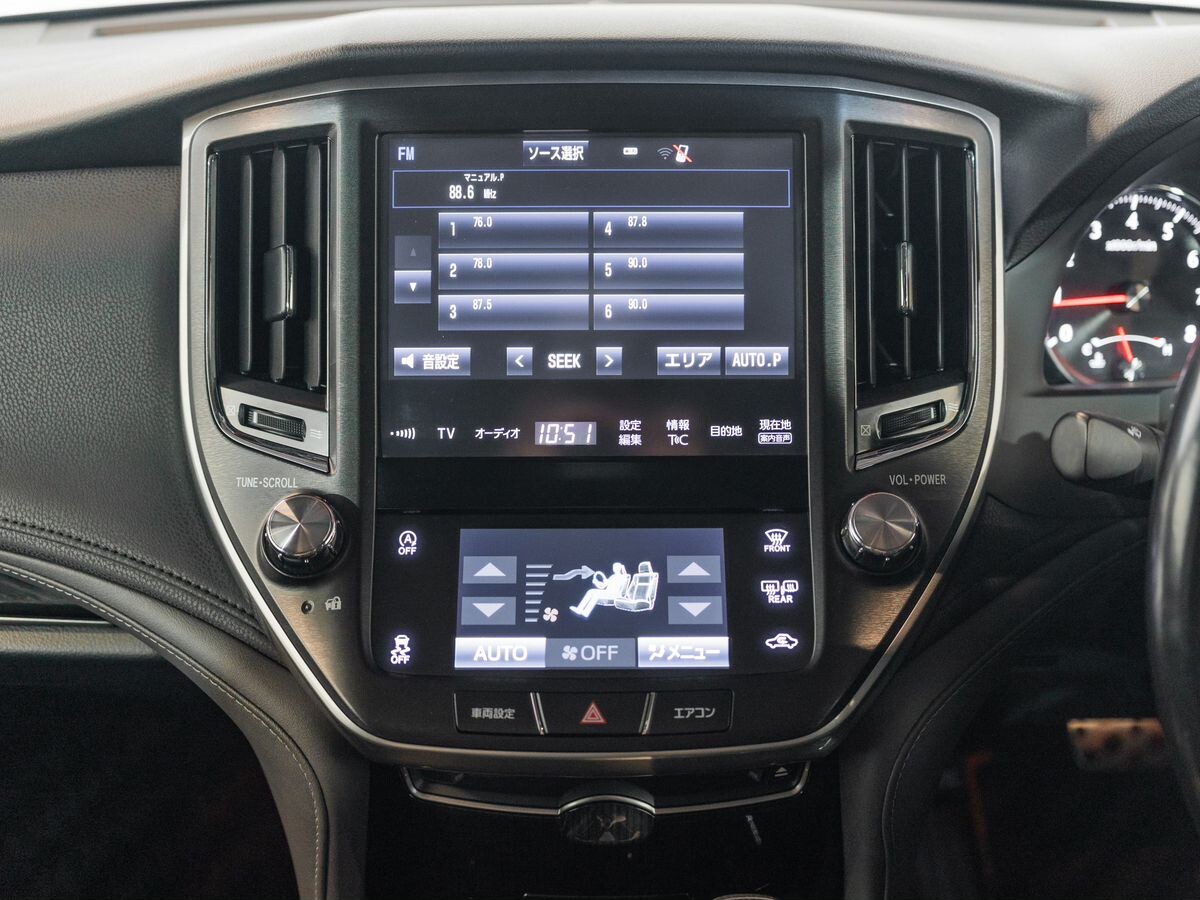 Toyota Crown 2018 - фото автомобиля