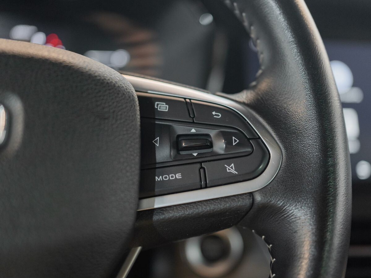 Geely Tugella 2019 - фото автомобиля