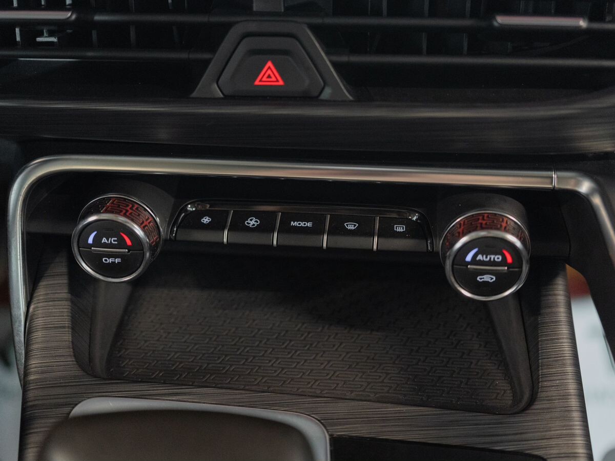 Geely Tugella 2019 - фото автомобиля