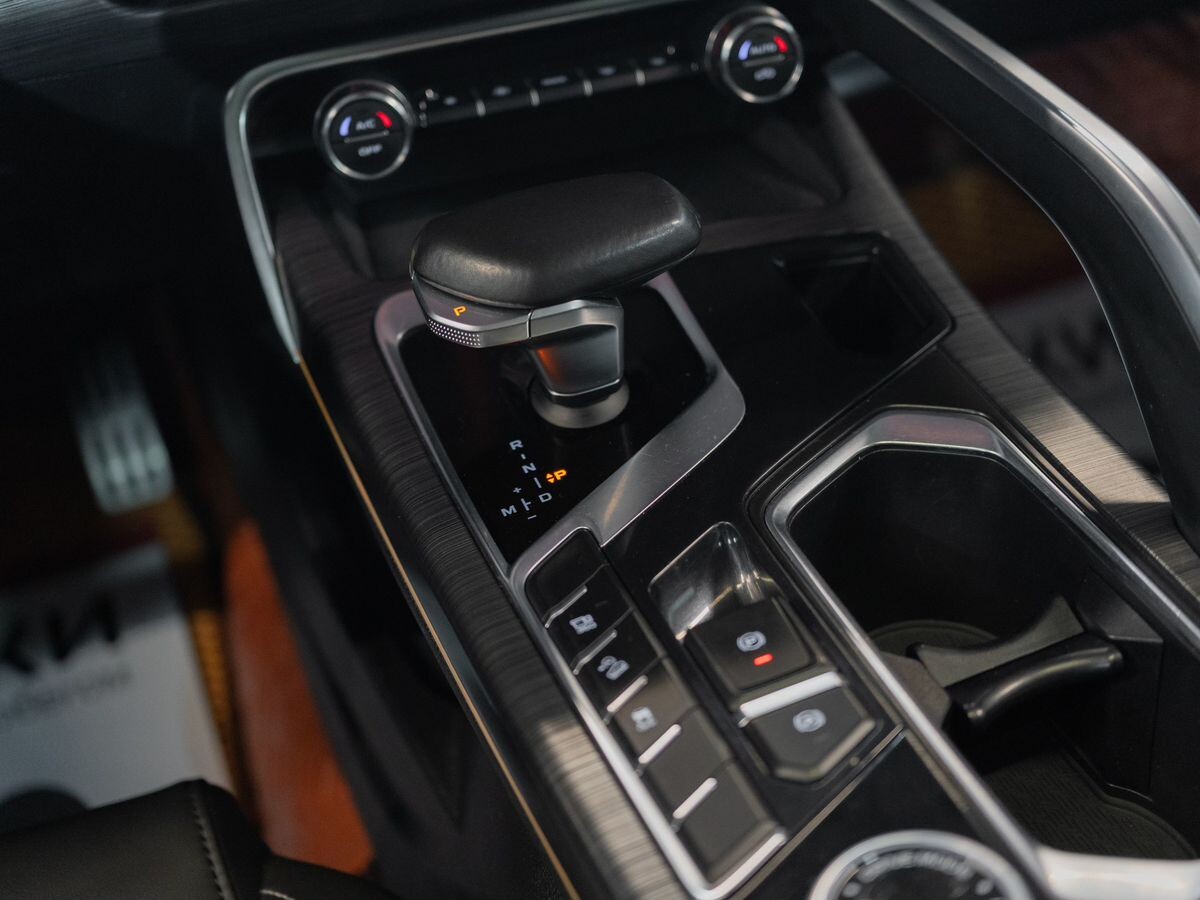 Geely Tugella 2019 - фото автомобиля
