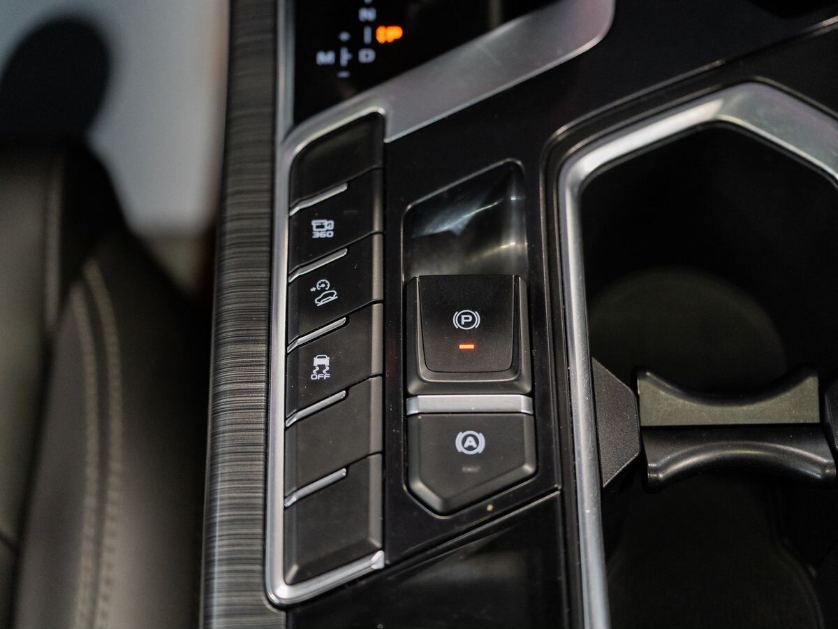 Geely Tugella 2019 - фото автомобиля