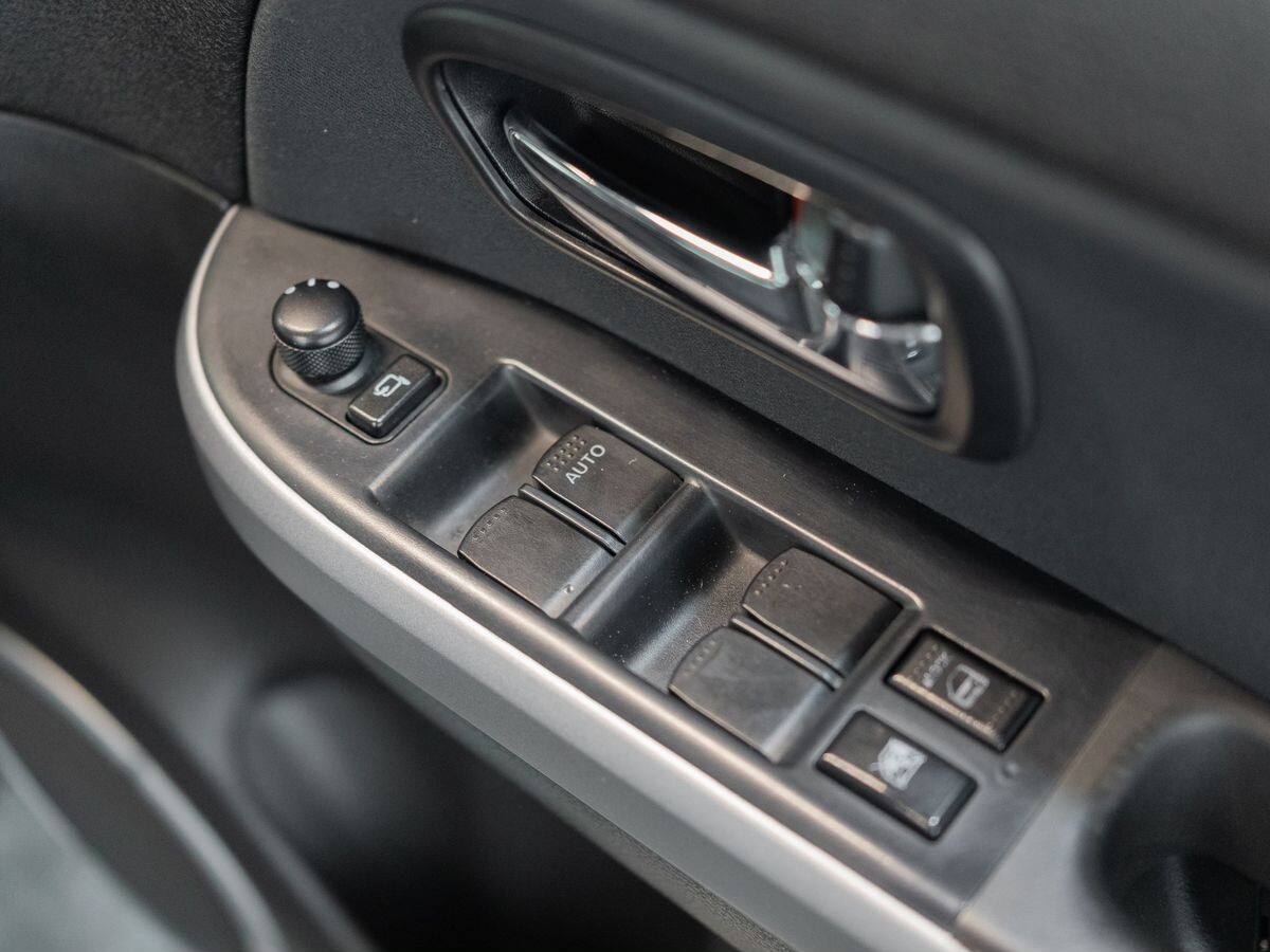 Suzuki Escudo 2013 - фото автомобиля