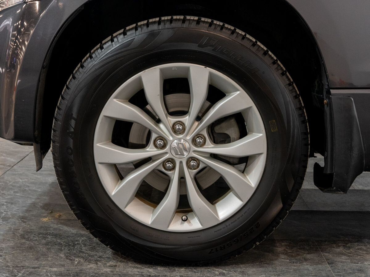 Suzuki Escudo 2013 - фото автомобиля