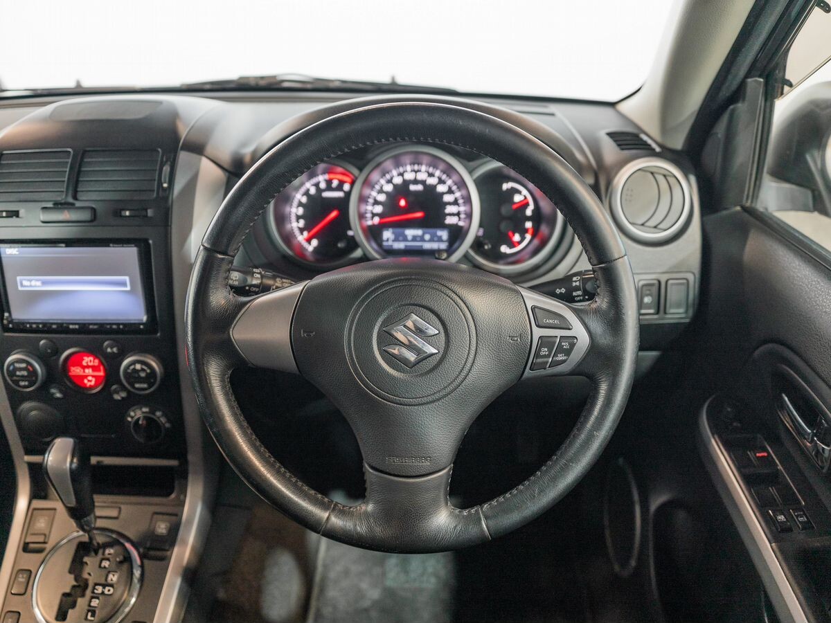 Suzuki Escudo 2013 - фото автомобиля