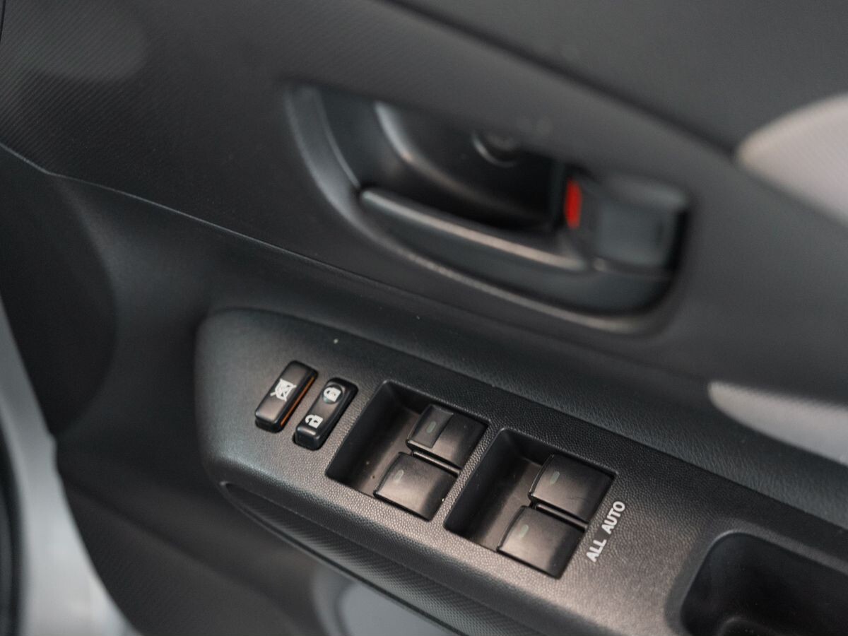 Toyota Wish 2010 - фото автомобиля