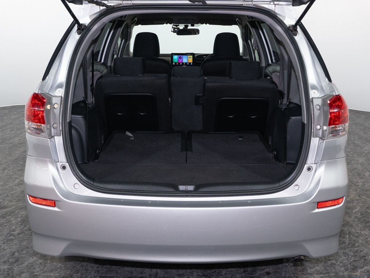 Toyota Wish 2010 - фото автомобиля