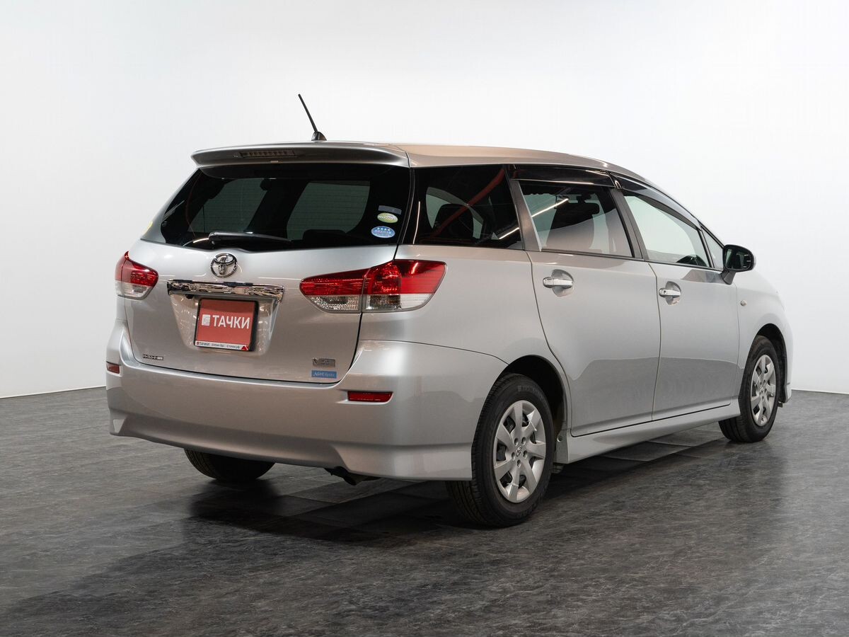Toyota Wish 2010 - фото автомобиля