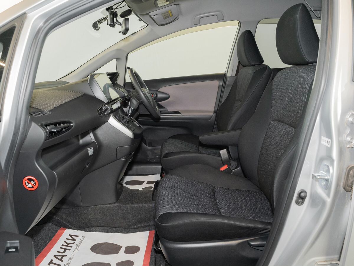 Toyota Wish 2010 - фото автомобиля