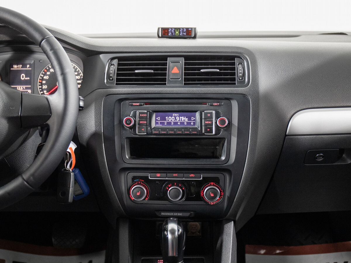 Volkswagen Jetta 2012 - фото автомобиля