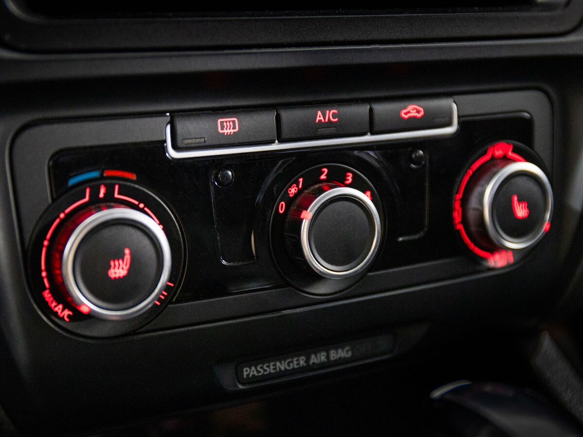 Volkswagen Jetta 2012 - фото автомобиля