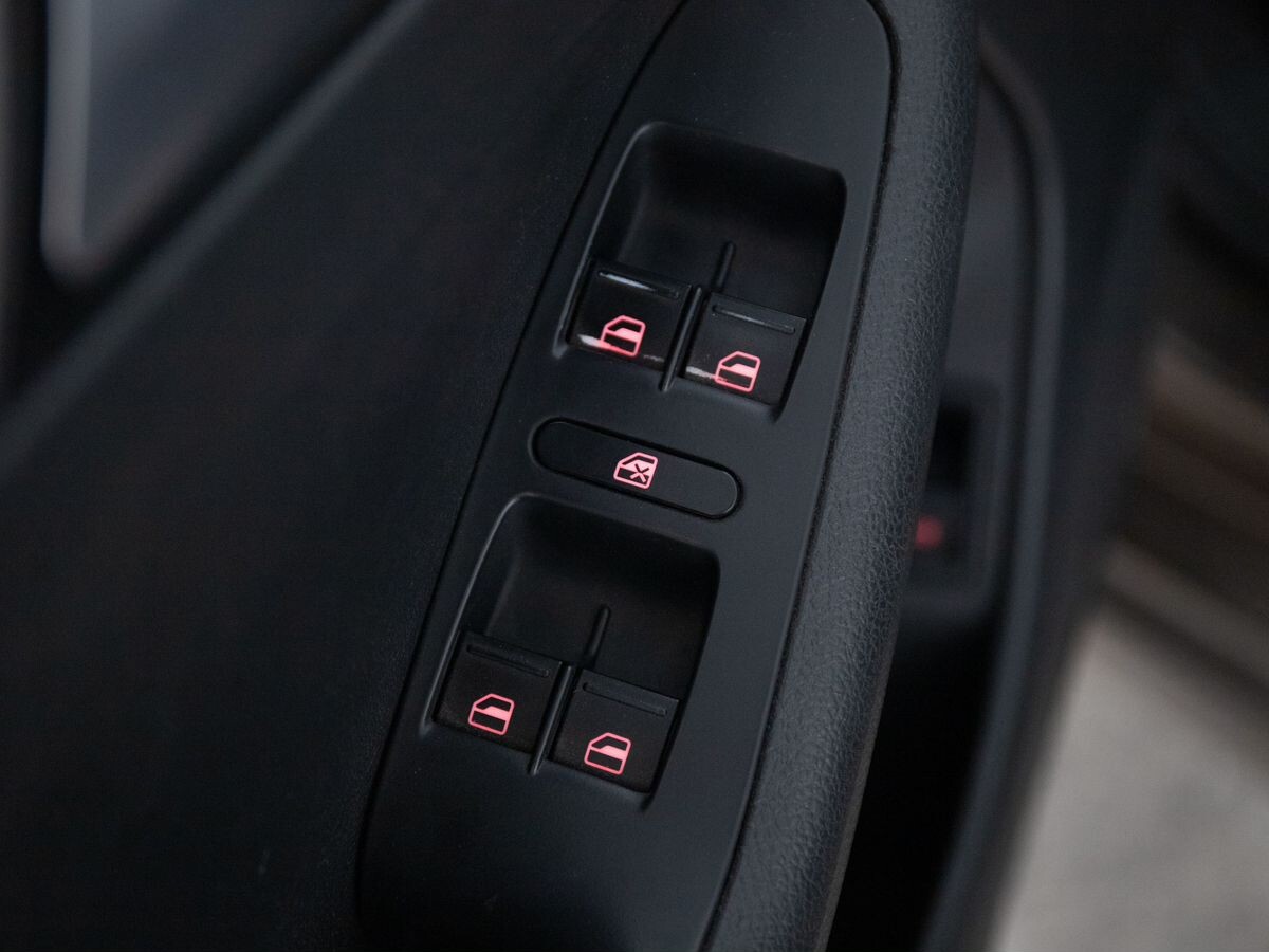 Volkswagen Jetta 2012 - фото автомобиля