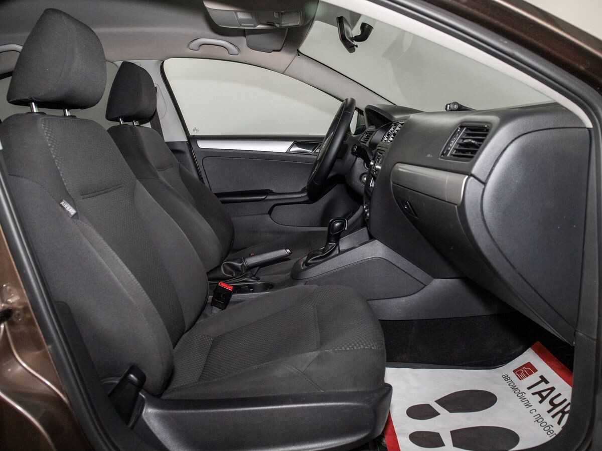 Volkswagen Jetta 2012 - фото автомобиля