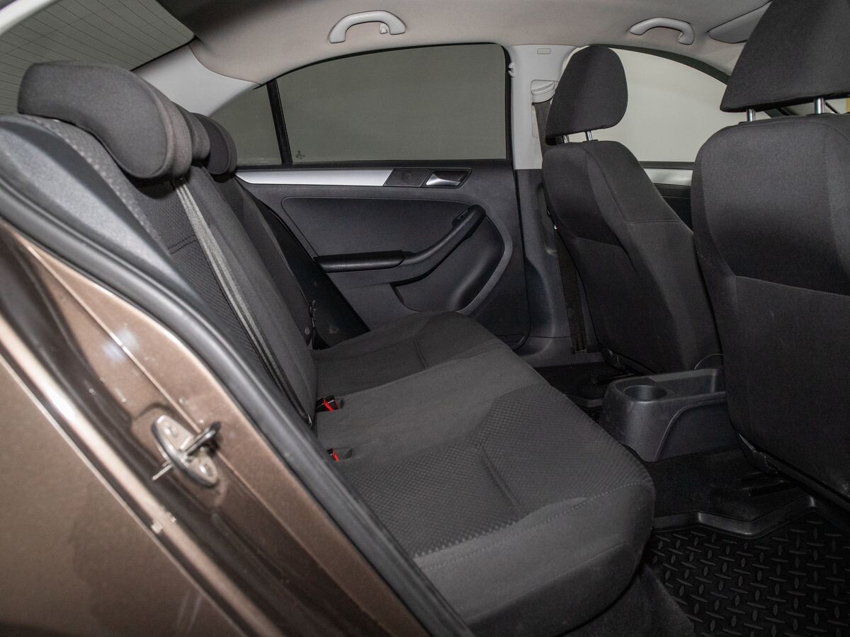 Volkswagen Jetta 2012 - фото автомобиля