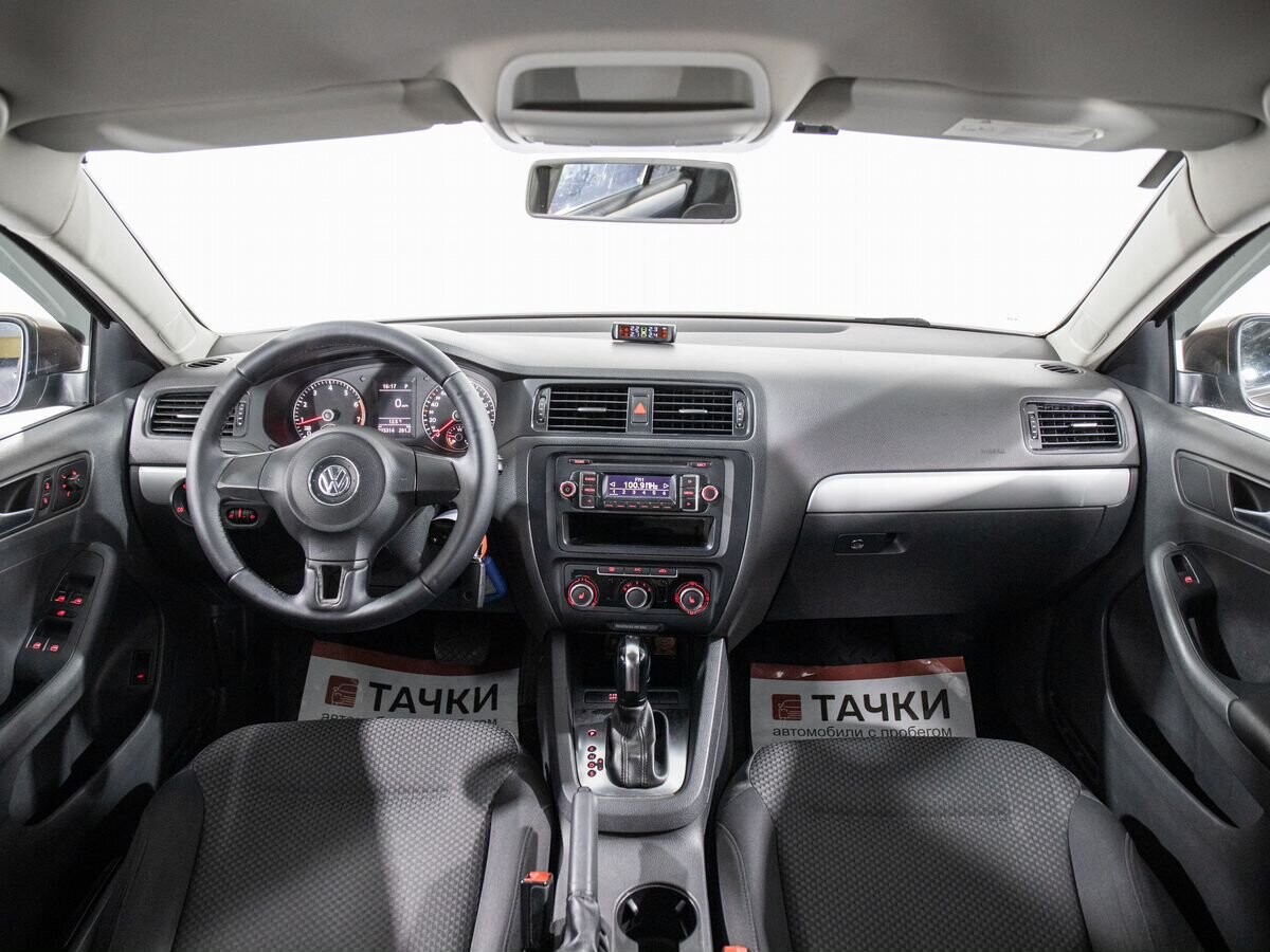 Volkswagen Jetta 2012 - фото автомобиля
