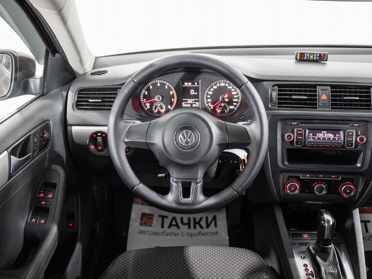 Volkswagen Jetta 2012 - фото автомобиля