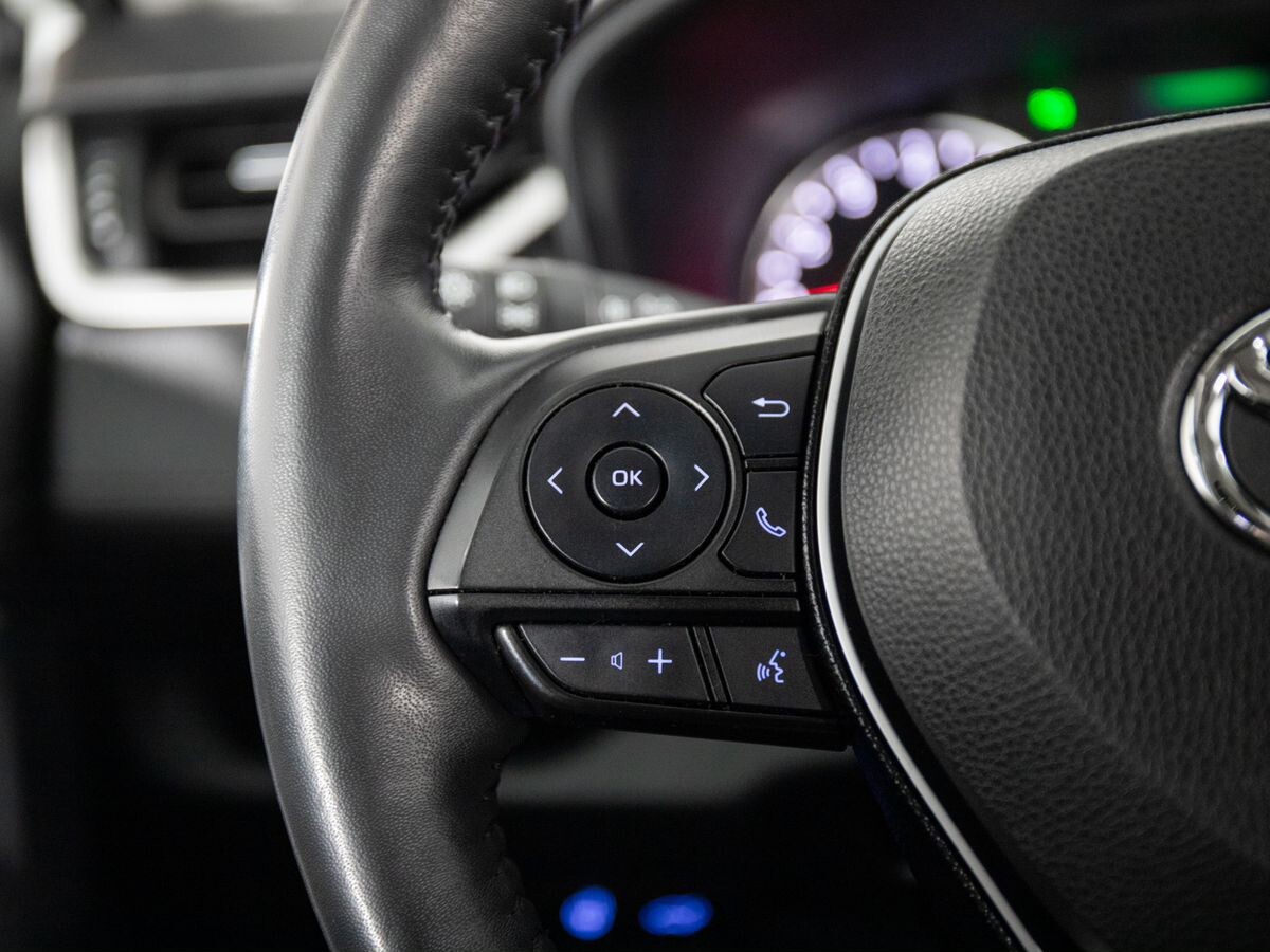 Toyota RAV4 2021 - фото автомобиля