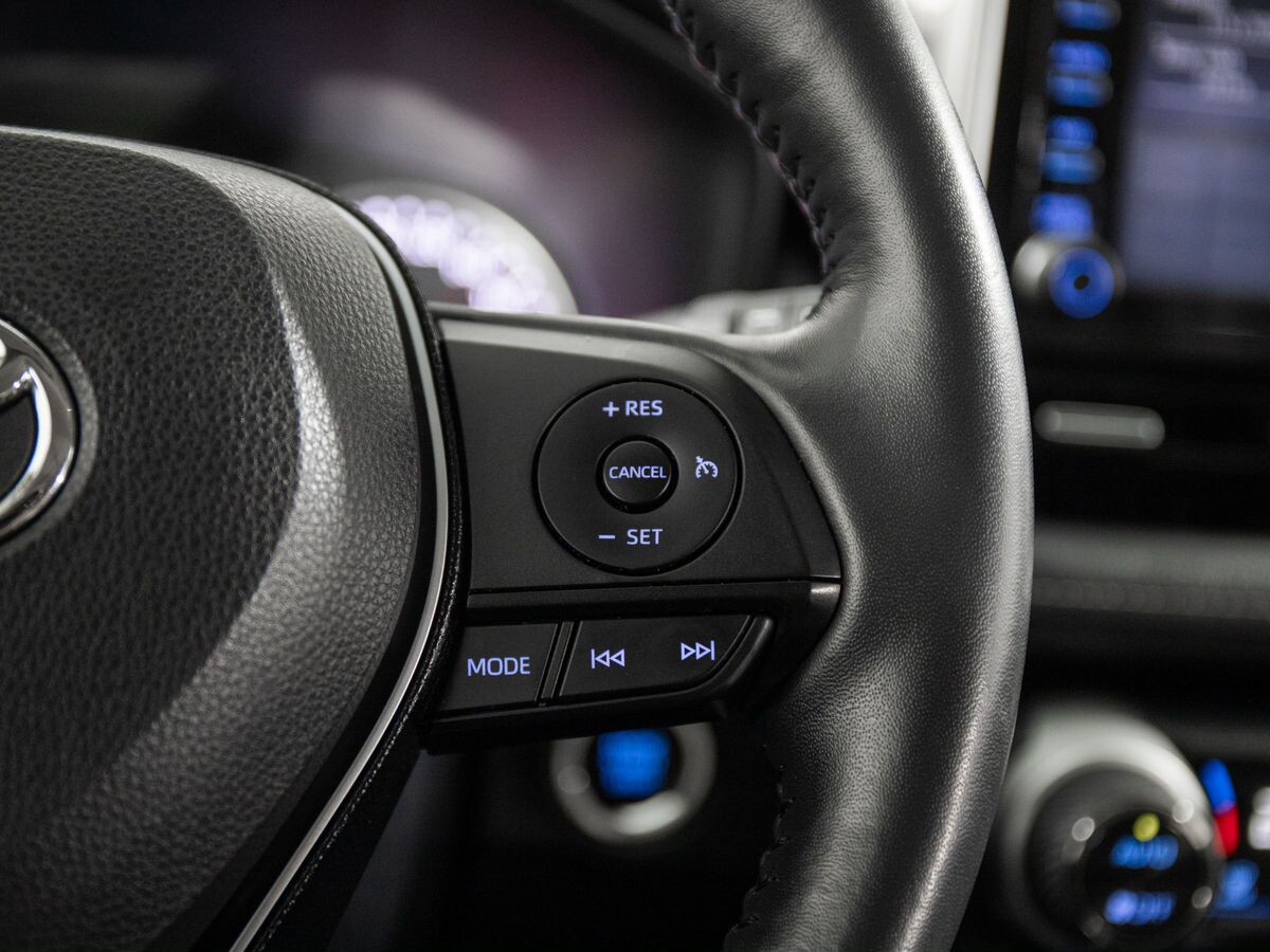 Toyota RAV4 2021 - фото автомобиля