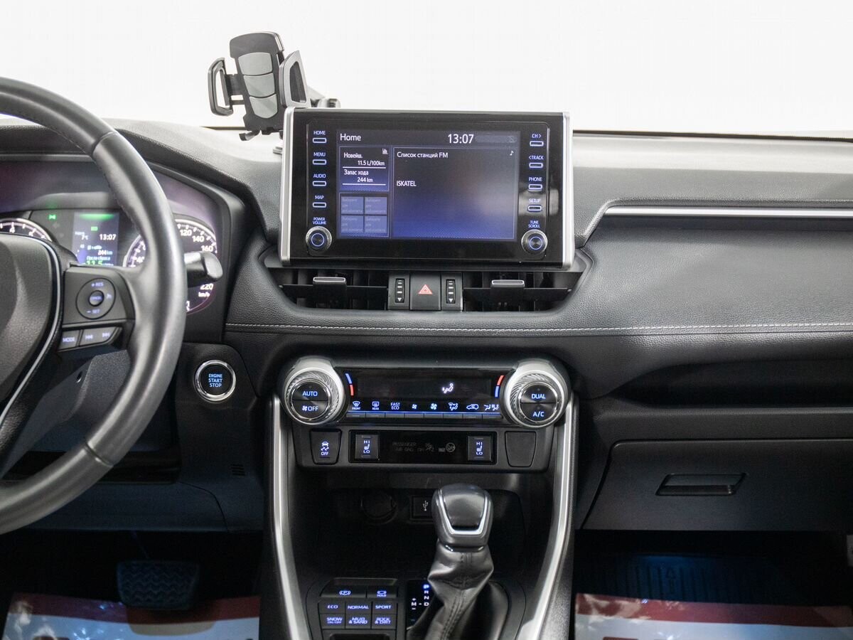 Toyota RAV4 2021 - фото автомобиля